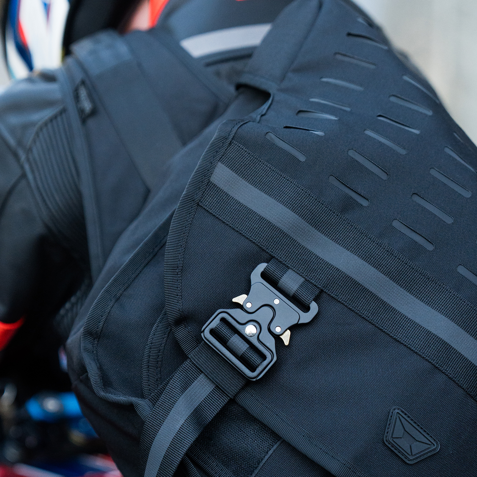 Cortech Waterproof Messenger Bag – Cortech USA
